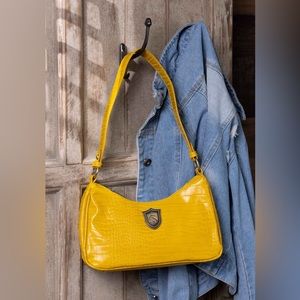 Hufflepuff Harry Potter purse - mustard color - Metal Badge Shoulder Bag